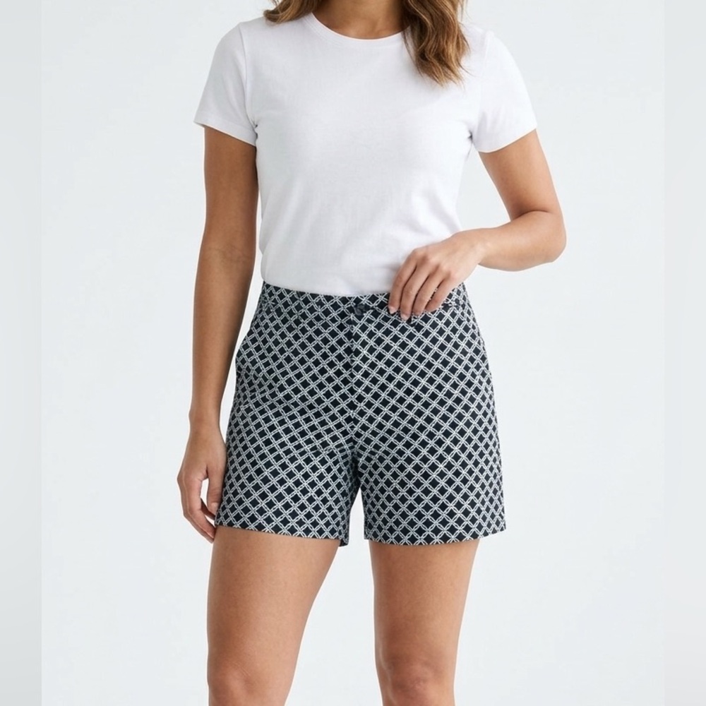 Intro. Love the Fit Black & White Women’s Shorts Stretch Fit‎ Size 6